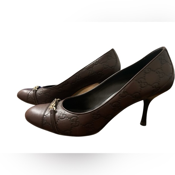 Gucci Brown Monogram Leather Chain Pumps - Picture 2 of 5
